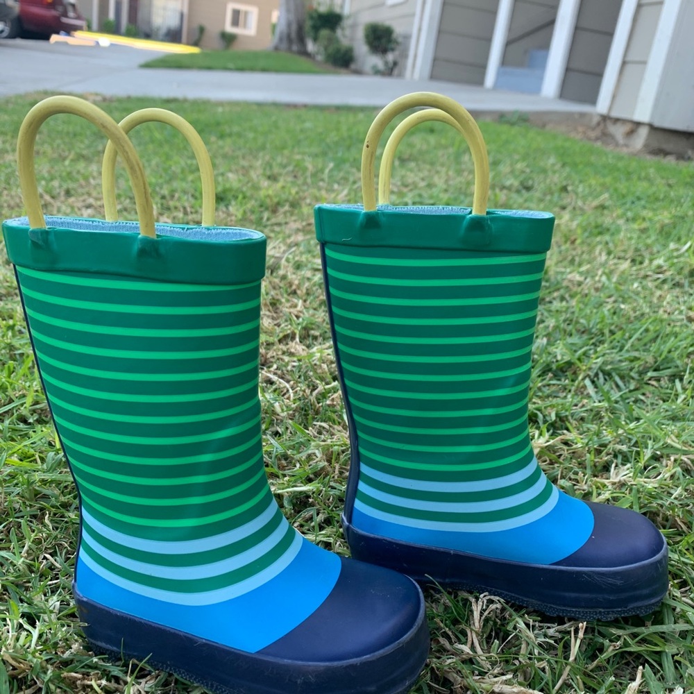 kids rain boots size t5